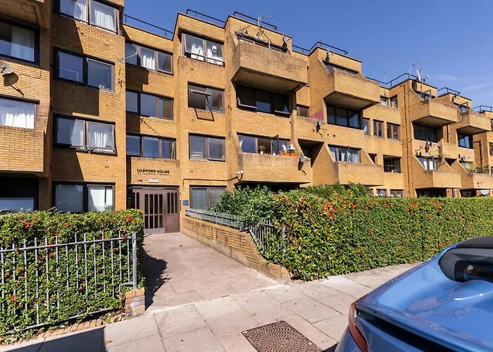 Luxury 3 Bedroom Flat With Balcony In Westbourne Park