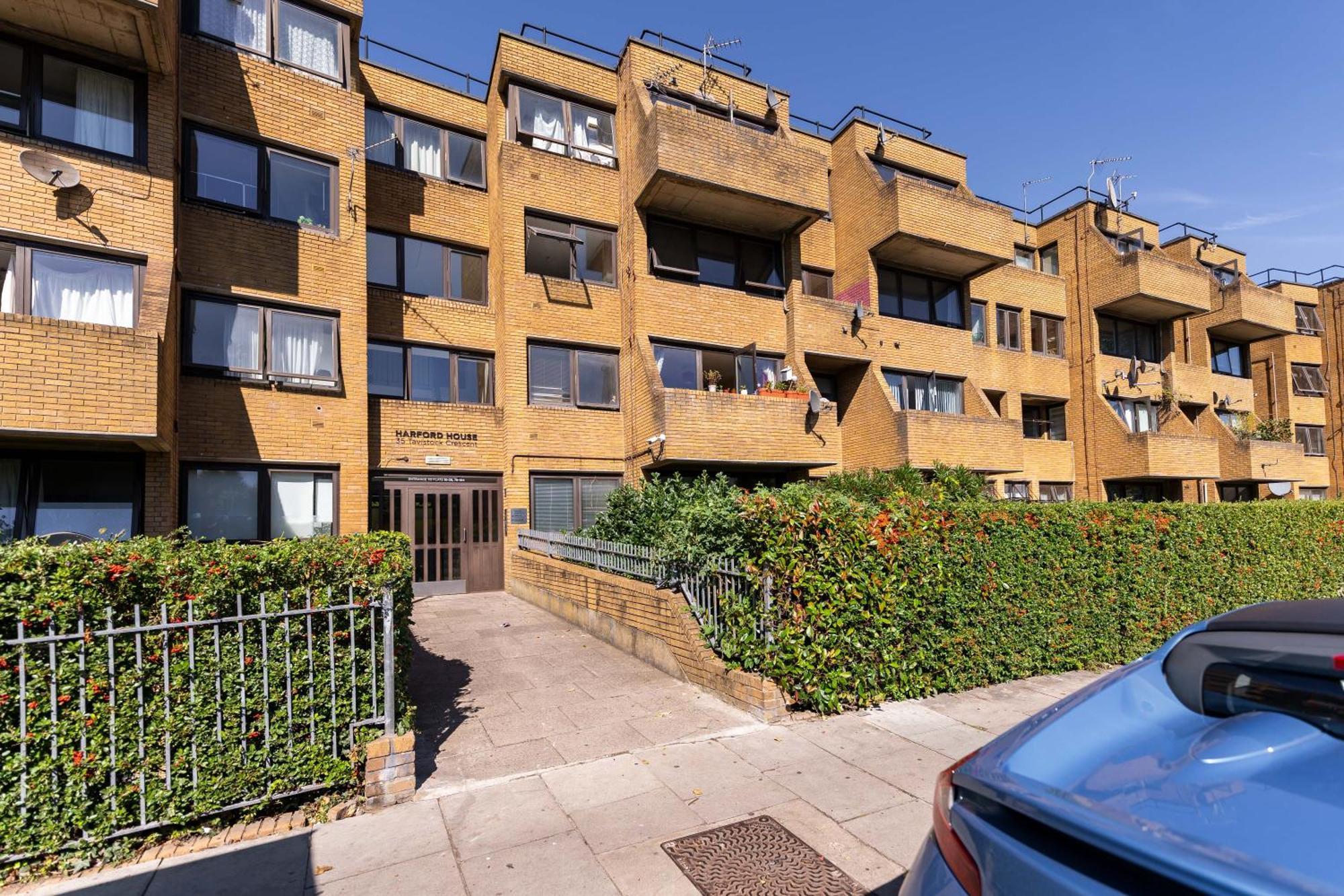 Luxury 3 Bedroom Flat With Balcony In Westbourne Park Лондон