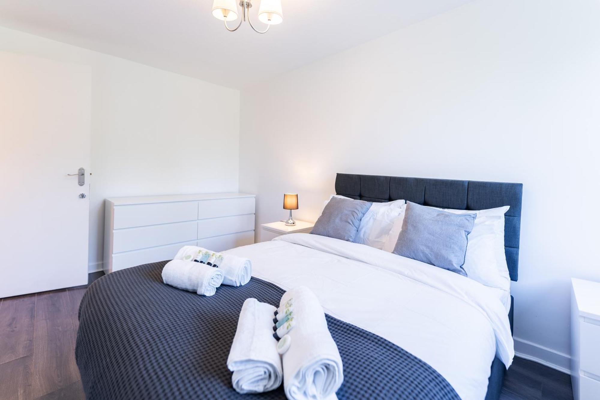 Luxury 3 Bedroom Flat With Balcony In Westbourne Park Апартаменты *