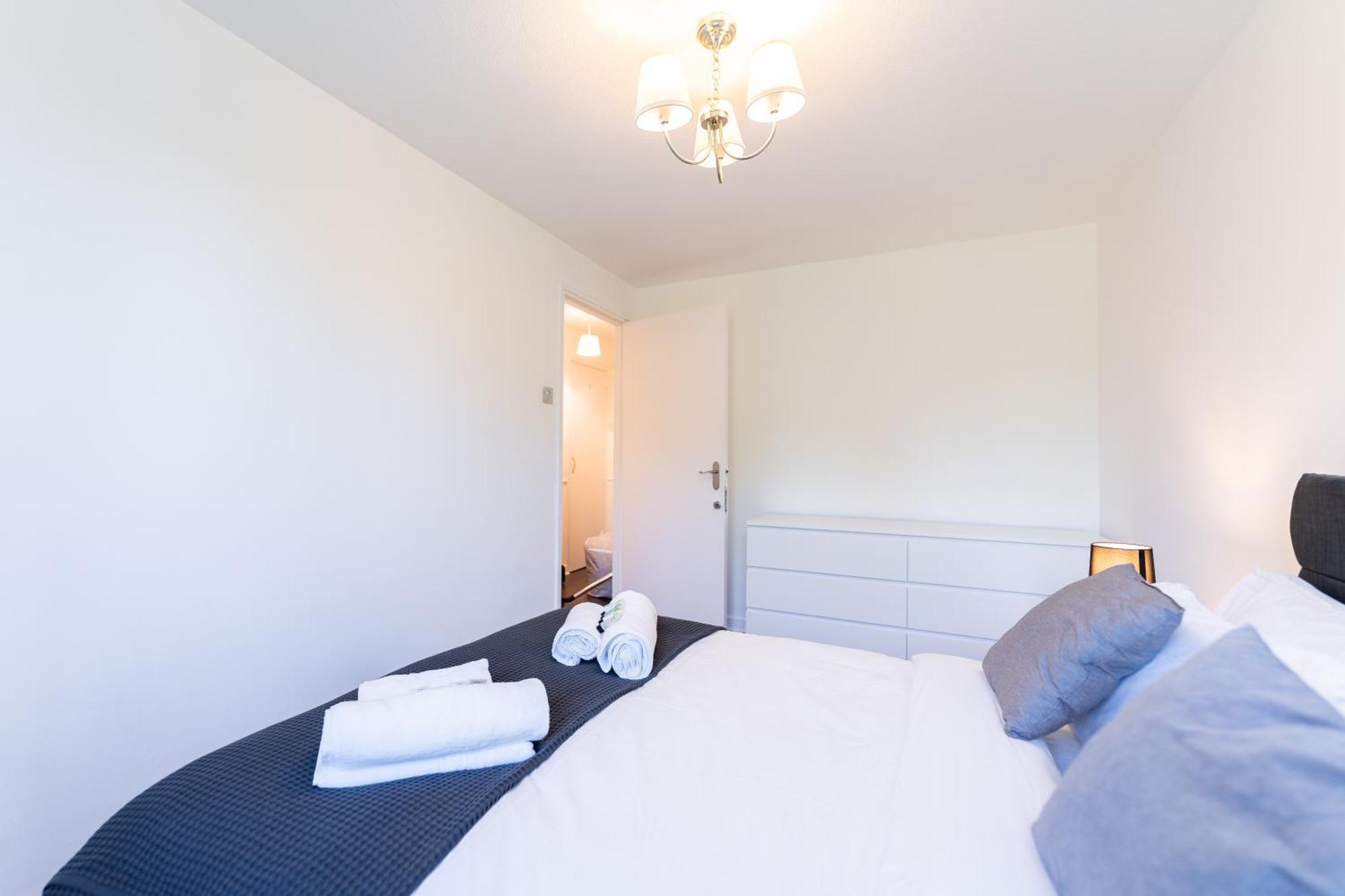 Luxury 3 Bedroom Flat With Balcony In Westbourne Park * Лондон