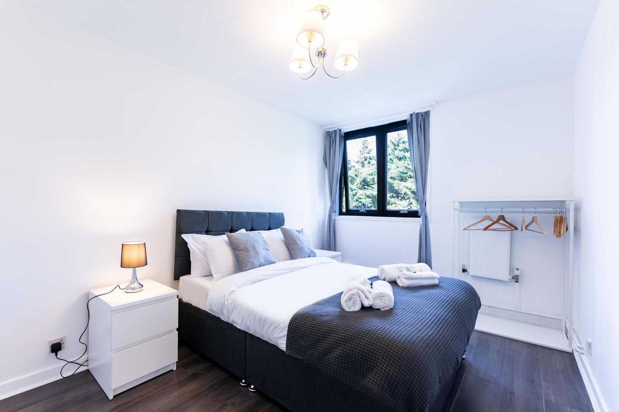 Luxury 3 Bedroom Flat With Balcony In Westbourne Park Апартаменты Лондон