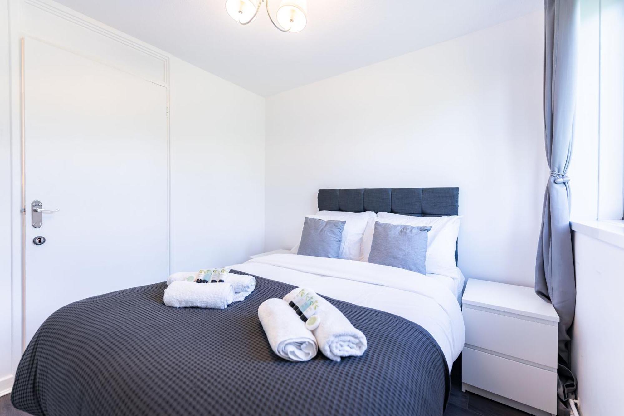 Апартаменты Luxury 3 Bedroom Flat With Balcony In Westbourne Park Лондон